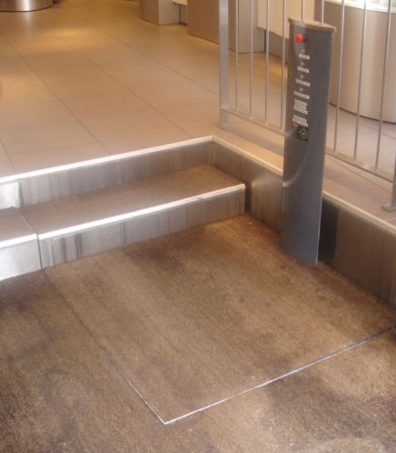 Steppo Løfteplatforms liften som indbygget handicaplift